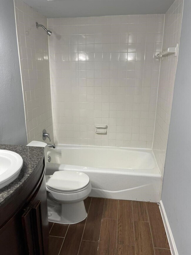 Building Photo - 6402 Del Monte Dr