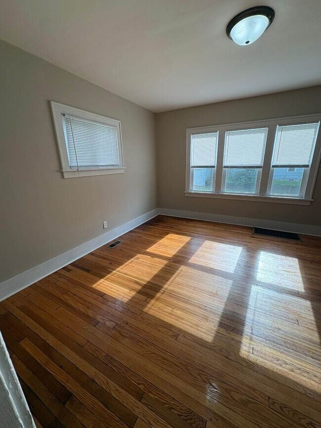 Building Photo - *Pending* Updated 3-Bedroom, 1.5-Bathroom Home – $1,375/Month | Accepting Section 8