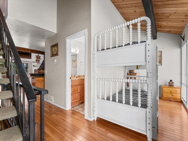 Building Photo - LONG-TERM RENTAL: Updated Townhome in Prime Location! 2 Bedrooms & Loft, Fully Furnished!