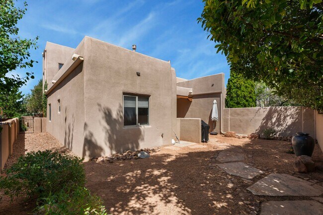 Building Photo - 6416 Sage Point Ct NE