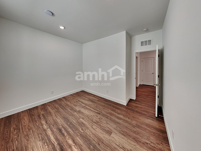 Building Photo - 9139 Liberty Cap Ct