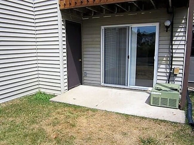 Building Photo - $900 | 1 Bedroom, 1 Bathroom Condo | No Pets | Available for August 1st, 2026 Move In!