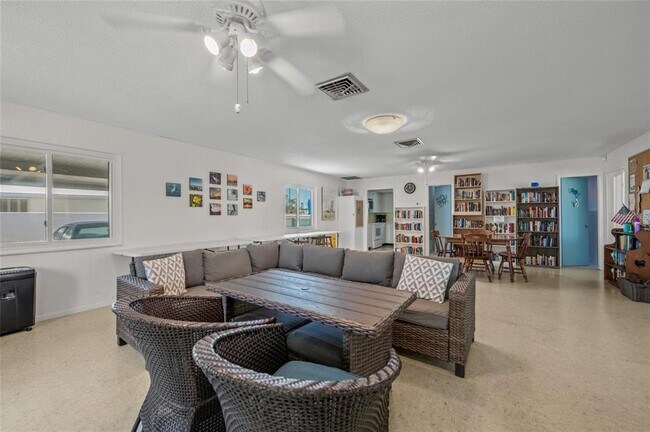 Building Photo - 708 S Tamiami Trl
