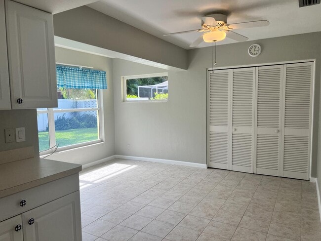 Building Photo - 4220 49th Ave S