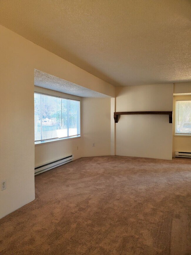 Building Photo - FG: 01010 E 35th