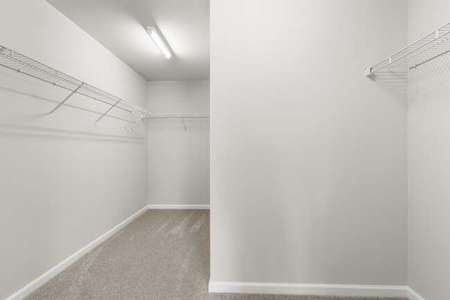 Building Photo - 240 E Quailwood Dr