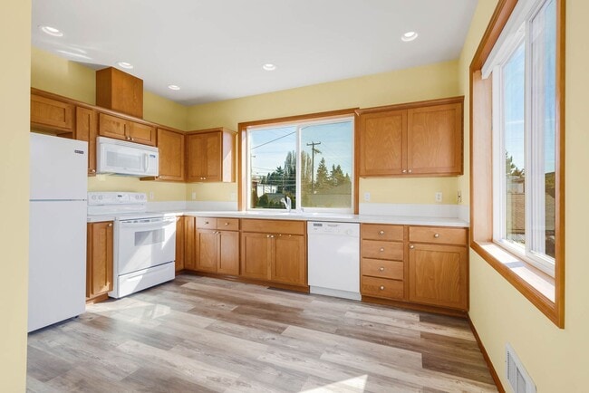 Building Photo - 1619 SW Barton St