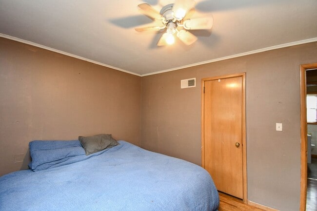 Building Photo - Spacious Central Sioux Falls Home with Ent...