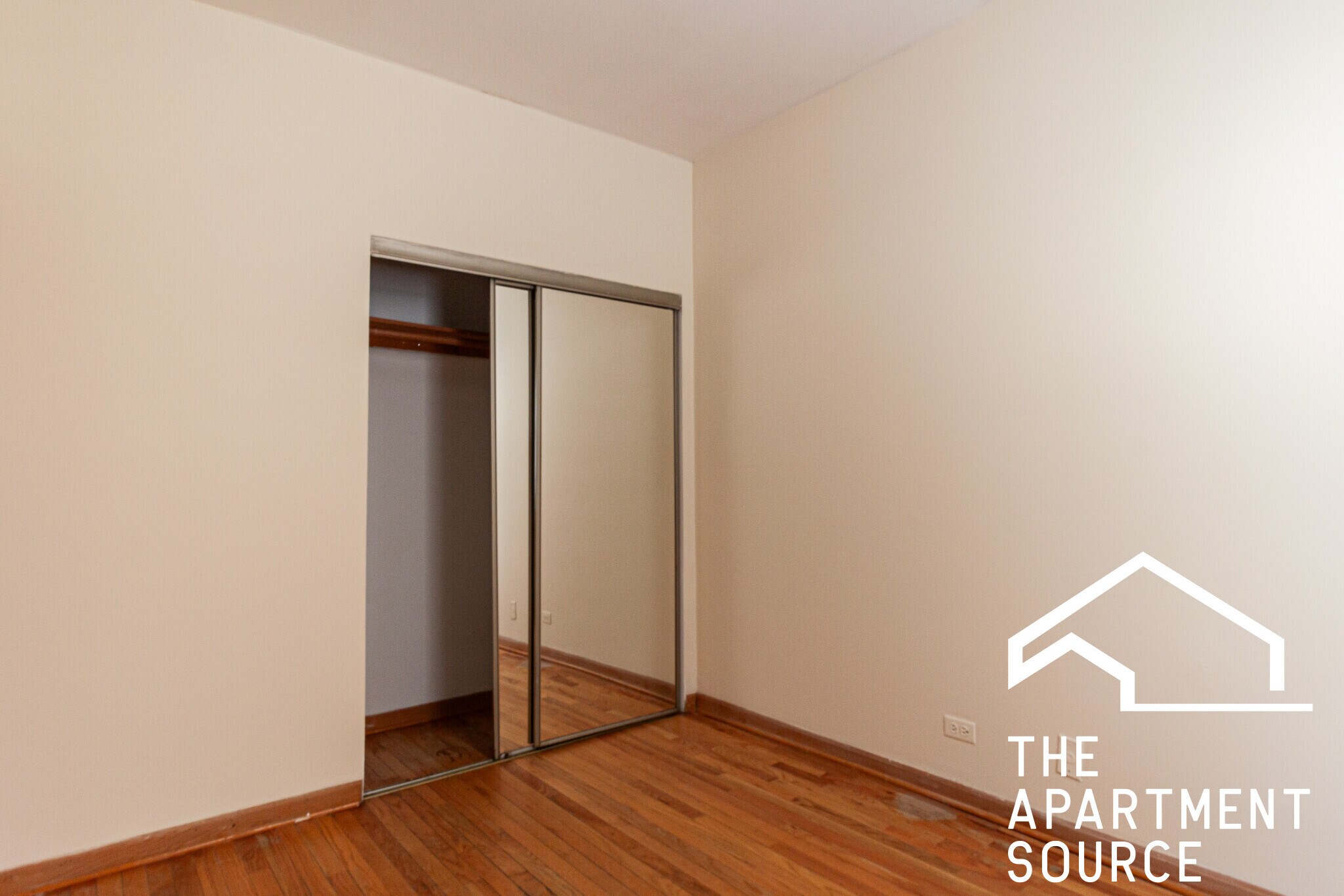 Building Photo - 633 W Barry Ave