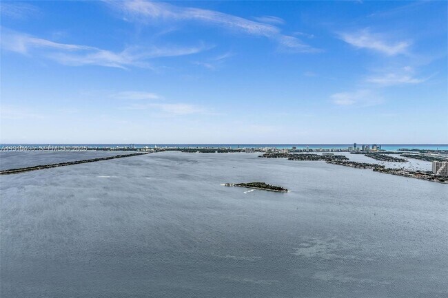 Building Photo - 700 NE 24th St