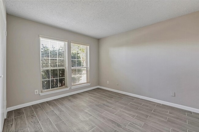 Building Photo - 9724 Summerwood Cir