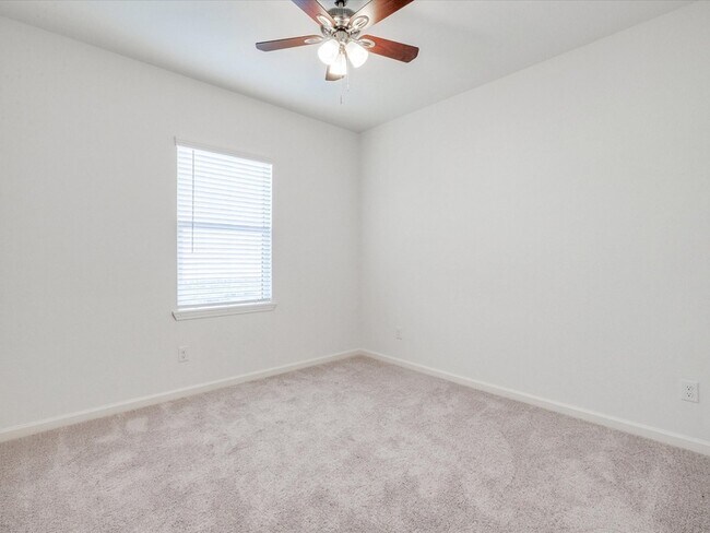 Building Photo - 1553 Shadow Hawk Dr