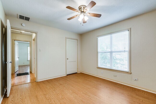 Building Photo - 322 Byrnes Dr