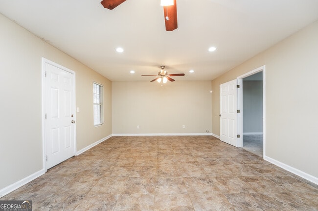 Building Photo - 573 Ransom Way