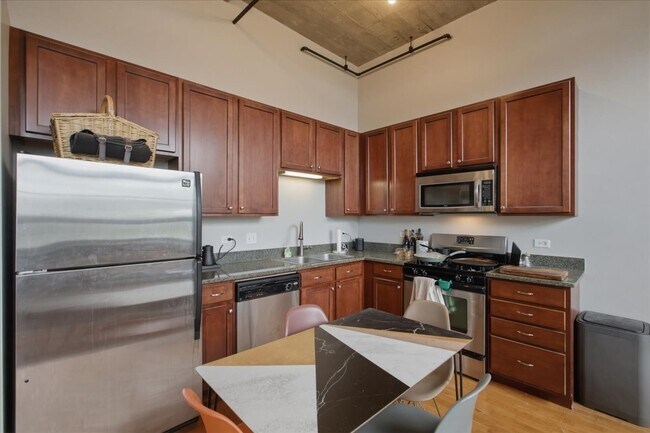 Building Photo - 3963 W Belmont Ave