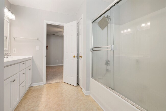 Building Photo - Single Family home in Hedingham: Available Now!