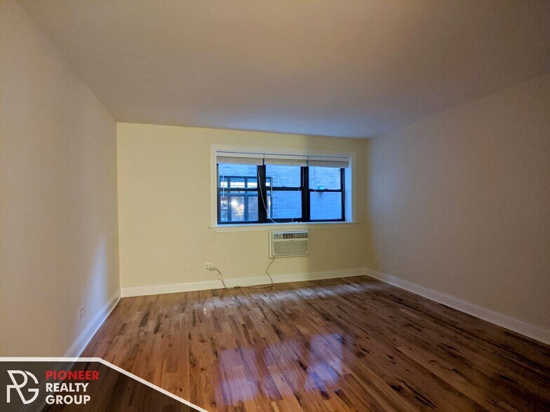 Building Photo - 535 W Arlington Pl