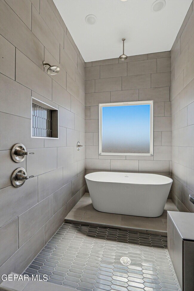 Building Photo - 908 Ada Ln