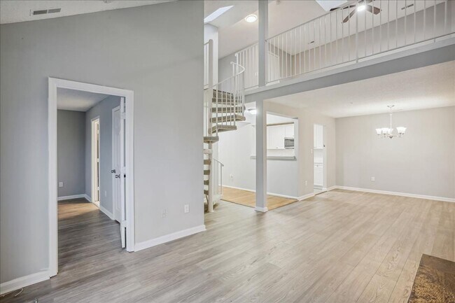 Building Photo - Great 3+2+ Loft in Germantown!