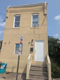 Building Photo - 2000 Broadway