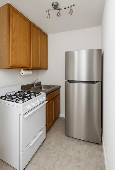 Kitchen - 1247 Dean St