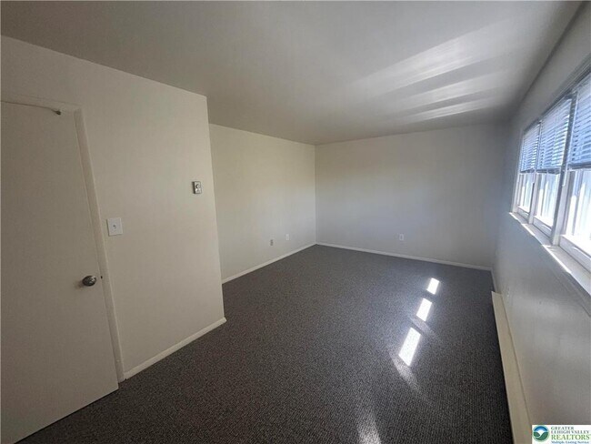 Building Photo - 5 Stonewood Pl