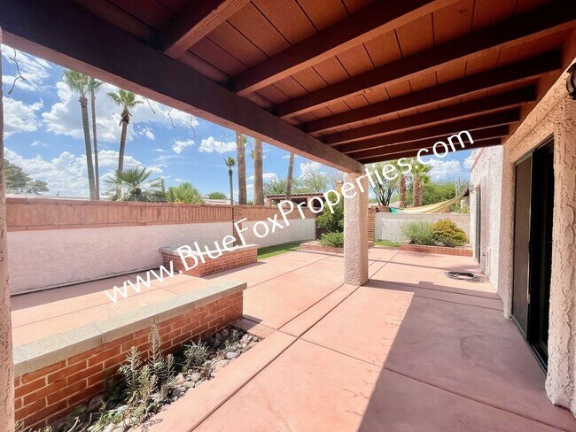 Building Photo - 2898 E Weymouth Cir