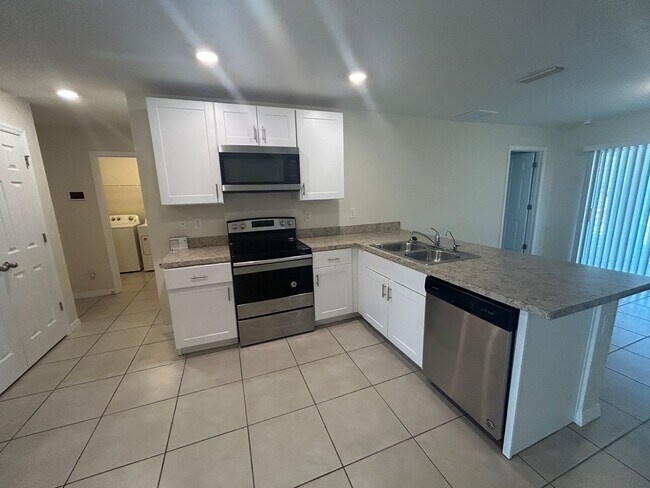 Building Photo - 3927 NE 23rd Pl