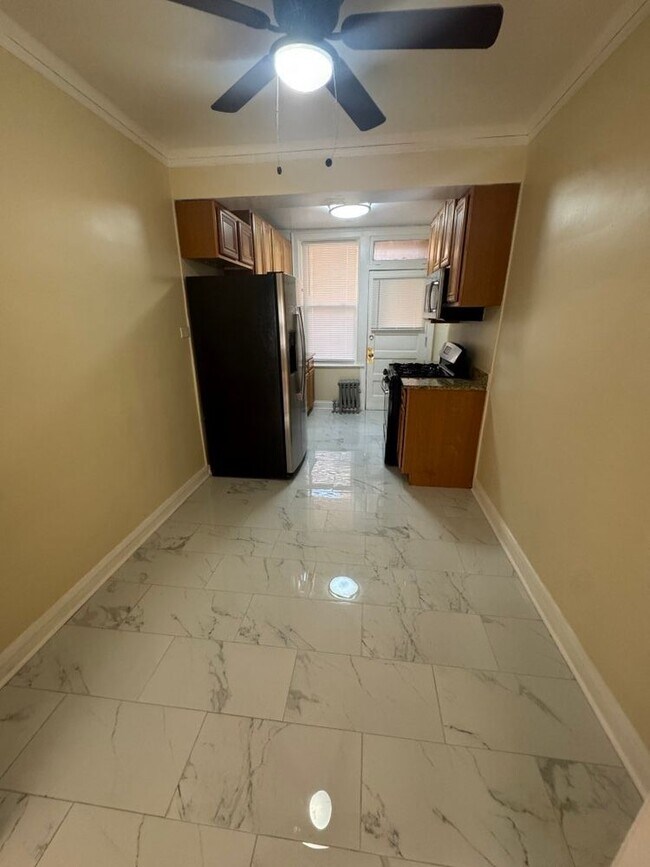 Building Photo - 6214 N Mozart St