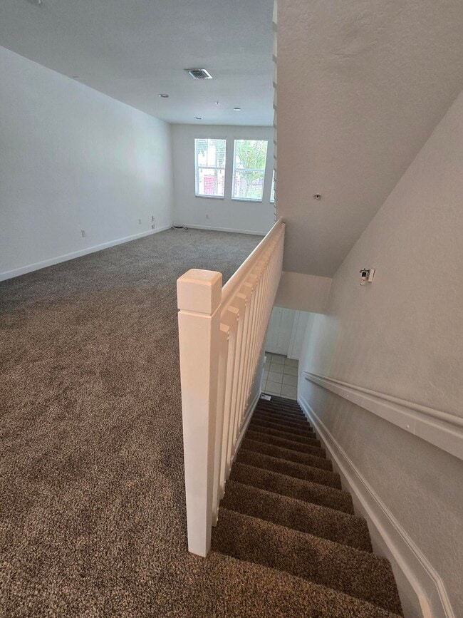 Building Photo - 660 Amador Ln