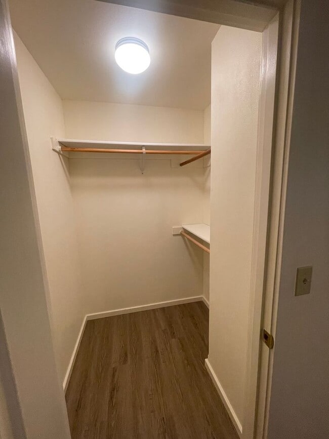 Building Photo - Convieniently located charming duplex with modern updates!