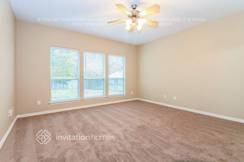 Building Photo - 2218 Summer Brook Dr
