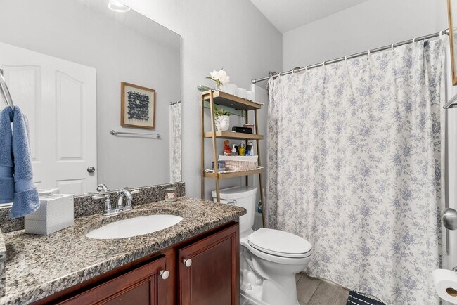 Building Photo - 526 Camellia Ct