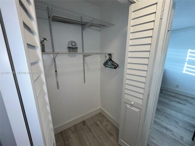 Building Photo - 326 Wilson St