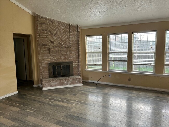 Building Photo - 1154 W Brompton Dr