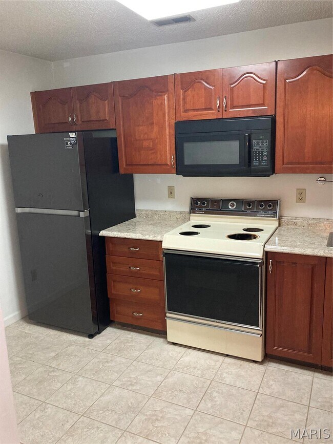 Building Photo - 1690 E Swan Cir