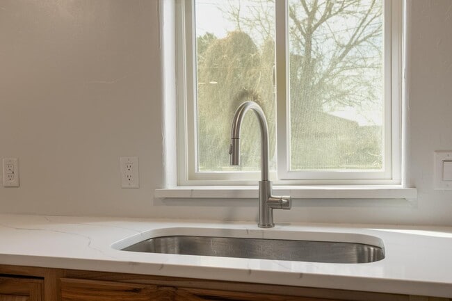 Building Photo - 501 El Paraiso Rd NW