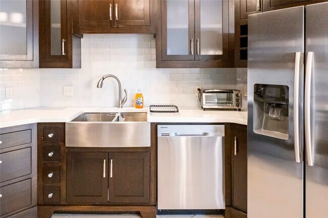 Building Photo - 212 SE A St