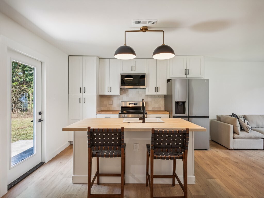 Building Photo - 310 Lilac Dr