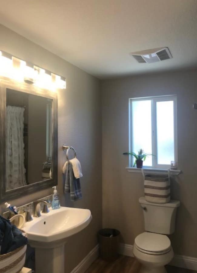 Building Photo - ADORABLE 1 Bedroom Home w/ TONS of Extras!...