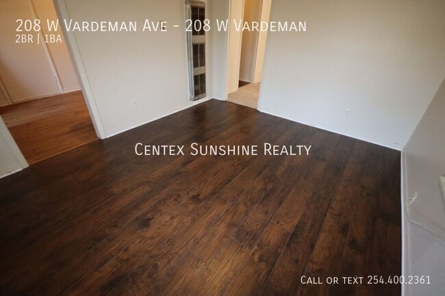 Building Photo - 208 W Vardeman Ave