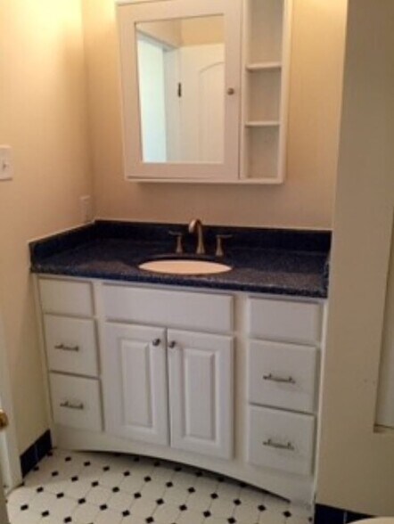 Building Photo - 504 Heritage Dr