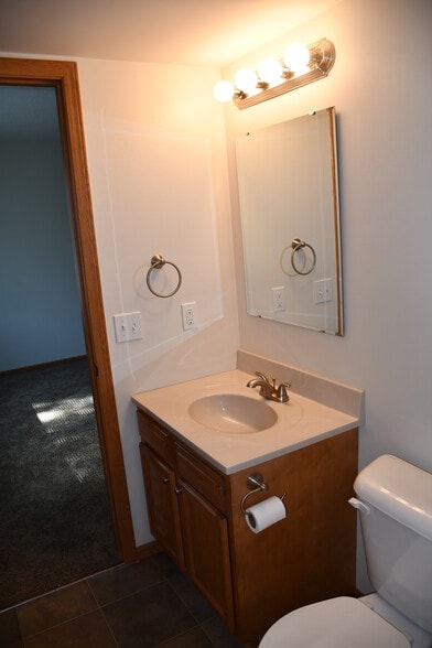 Hallway Bathroom - 12 Woodland Oaks Dr