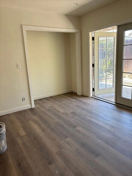 Building Photo - 3847 Sycamore Ave