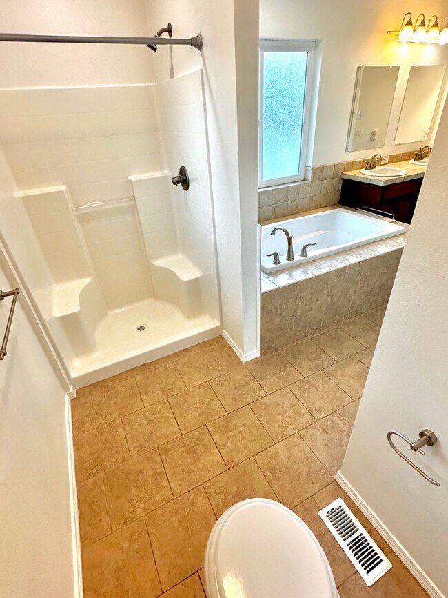 Building Photo - Spacious 4-Bedroom Home with Modern Comforts in Spanaway, WA