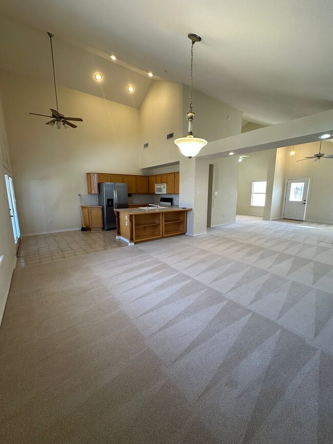 Building Photo - 2 Bed Home Plus Office Space! In Zia School District