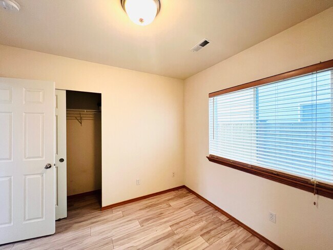 Building Photo - 757 N 102nd St