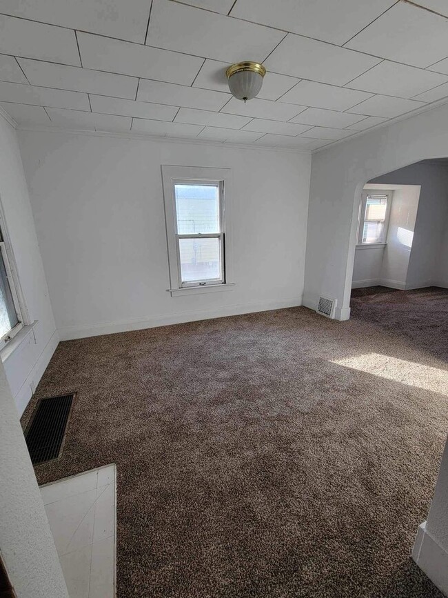 Building Photo - Charming 3 Bedroom Home Rent Ready