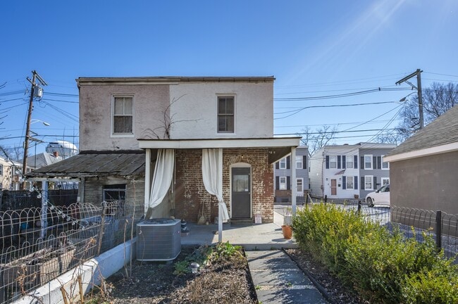 Building Photo - 617 N Maxwell Ave