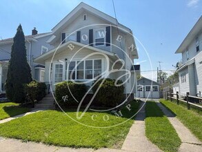 Building Photo - "Charming 3-Bedroom Gem with Granite countertops in West Toledo.